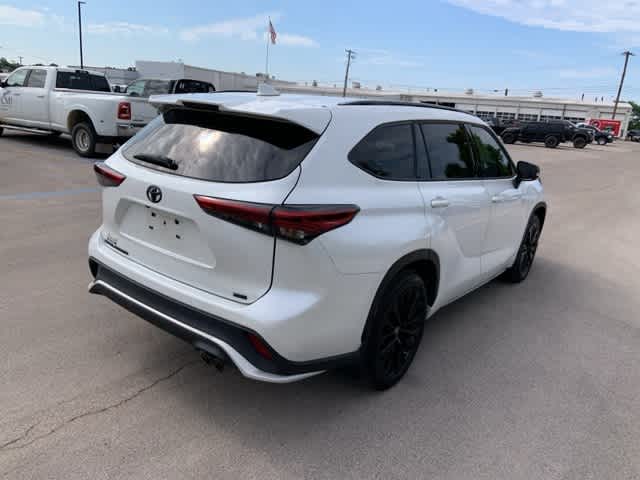 Thumbnail: 2023 Toyota Highlander - 22