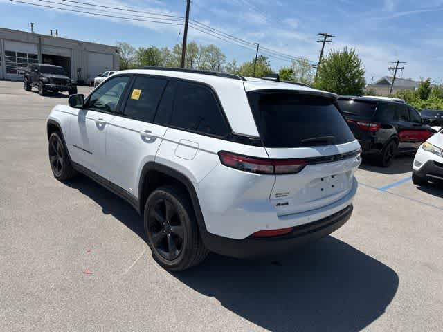 Thumbnail: 2023 Jeep Grand Cherokee - 14