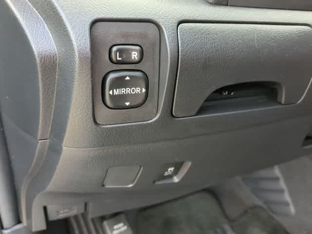 Thumbnail: 2011 Toyota Camry - 18