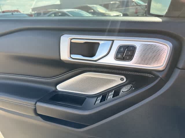 Thumbnail: 2020 Ford Explorer - 11