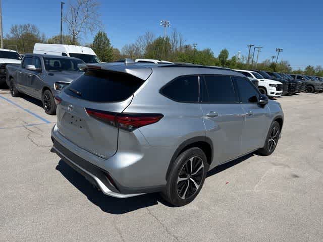 Thumbnail: 2021 Toyota Highlander - 21