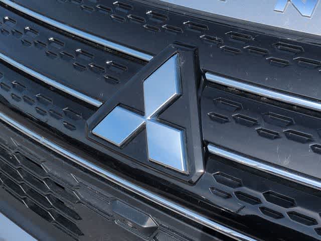 Thumbnail: 2024 Mitsubishi Outlander - 11