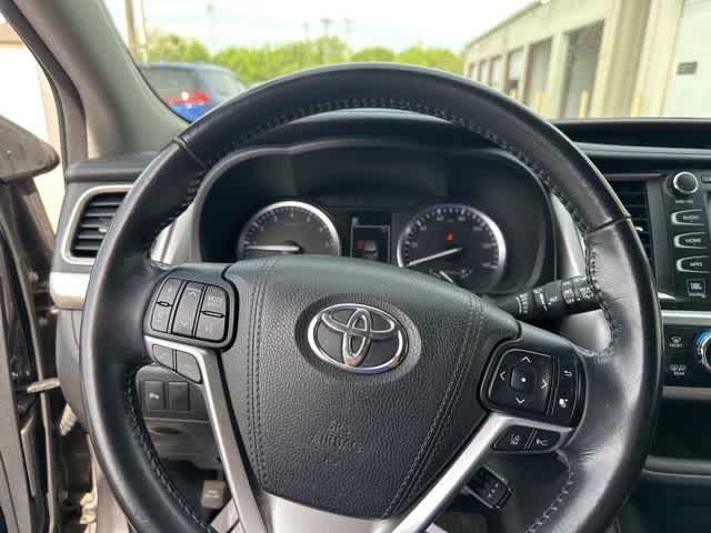 Thumbnail: 2017 Toyota Highlander - 11