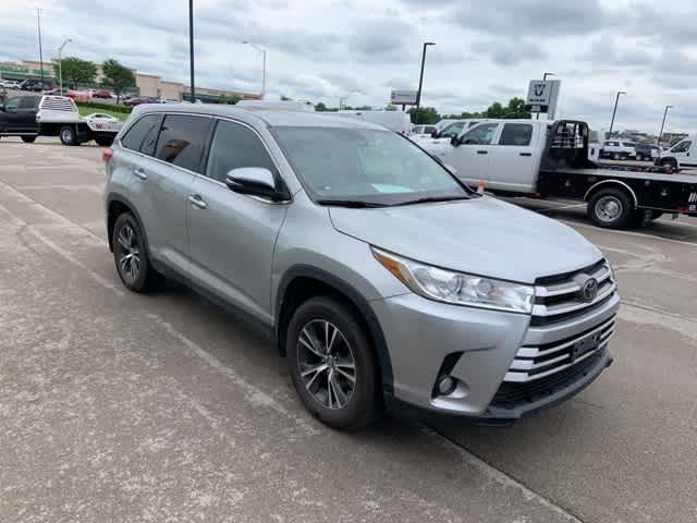 Thumbnail: 2019 Toyota Highlander - 21
