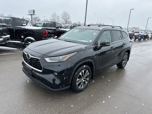 Thumbnail: 2022 Toyota Highlander - 13