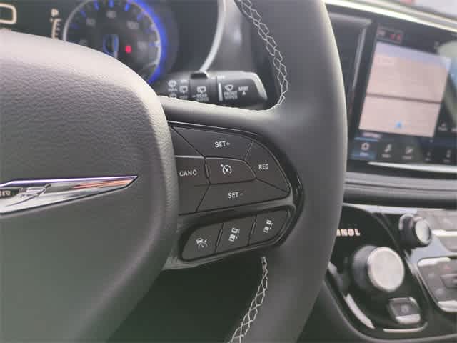 Thumbnail: 2026 Chrysler Pacifica - 25