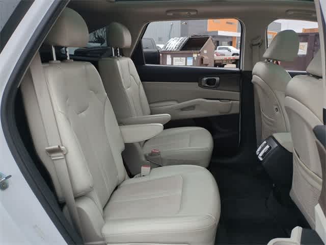 Thumbnail: 2022 Kia Sorento - 22