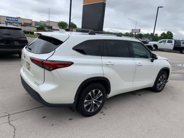 Thumbnail: 2021 Toyota Highlander - 27