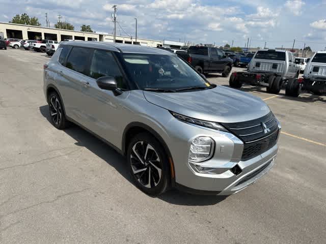 Thumbnail: 2022 Mitsubishi Outlander - 25