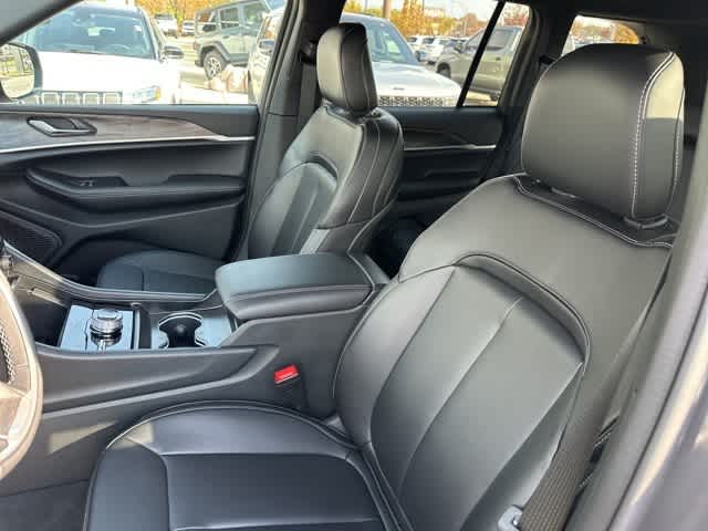 Thumbnail: 2025 Jeep Grand Cherokee - 3