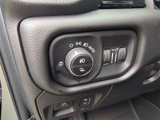 Thumbnail: 2026 RAM 1500 - 18