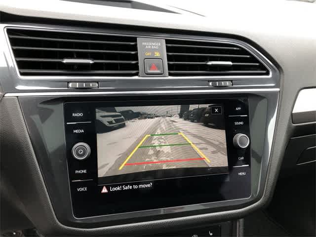 Thumbnail: 2022 Volkswagen Tiguan - 17