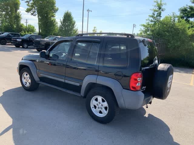 Thumbnail: 2005 Jeep Liberty - 11