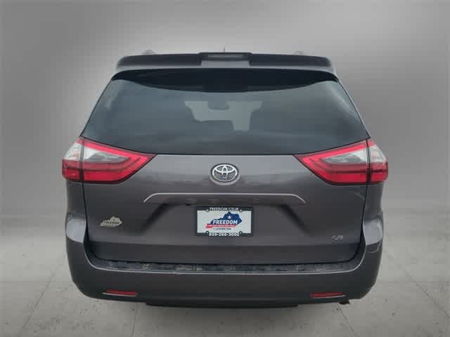 Thumbnail: 2020 Toyota Sienna - 7