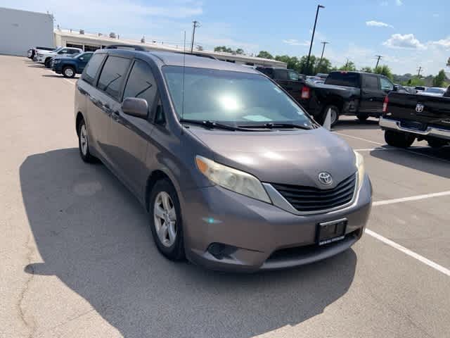 Thumbnail: 2014 Toyota Sienna - 24