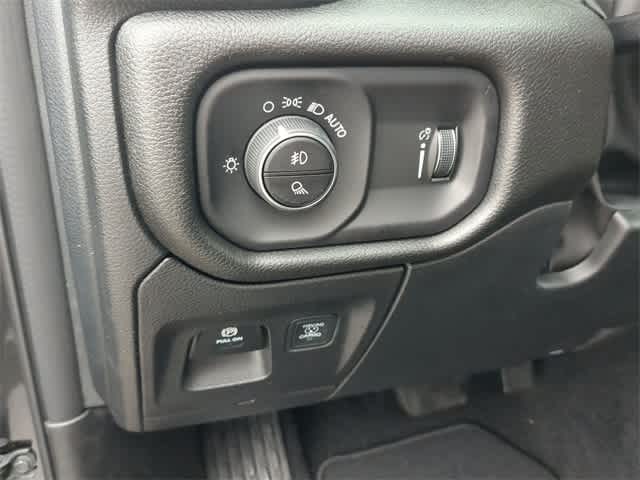 Thumbnail: 2026 RAM 1500 - 17