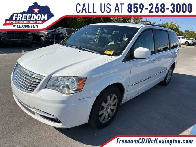 Thumbnail: 2016 Chrysler Town & Country - 1