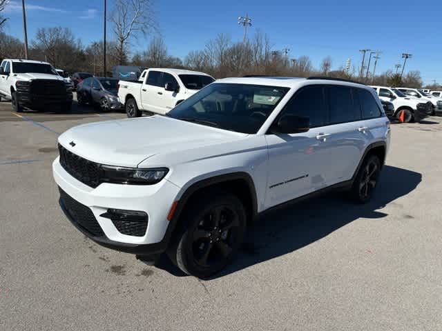 Thumbnail: 2023 Jeep Grand Cherokee - 14