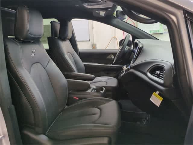 Thumbnail: 2026 Chrysler Pacifica - 22