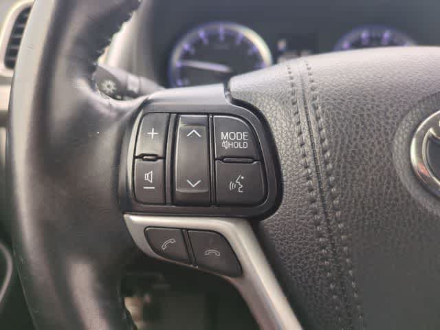 Thumbnail: 2019 Toyota Highlander - 24