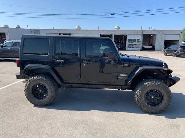 2014 Jeep Wrangler Unlimited Sahara 18