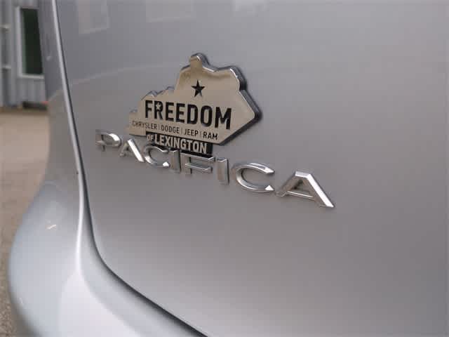 Thumbnail: 2023 Chrysler Pacifica - 13