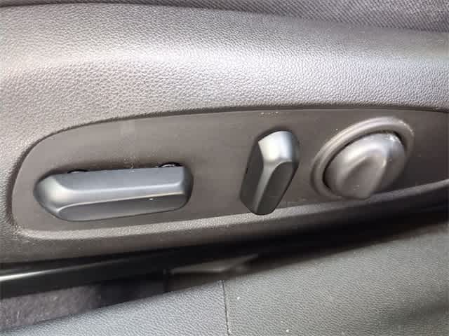 Thumbnail: 2017 Chevrolet Malibu - 18