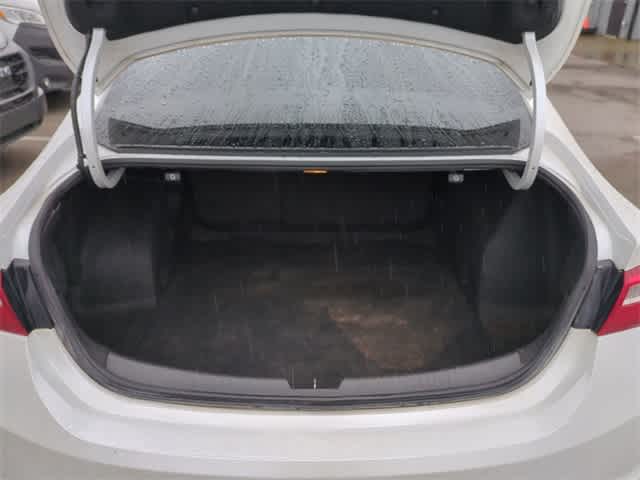 Thumbnail: 2017 Chevrolet Malibu - 35