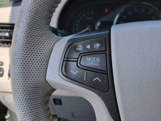 Thumbnail: 2014 Toyota Sienna - 24