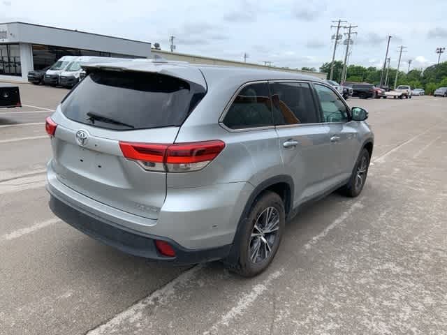 Thumbnail: 2019 Toyota Highlander - 17