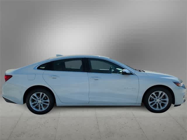 Thumbnail: 2017 Chevrolet Malibu - 9