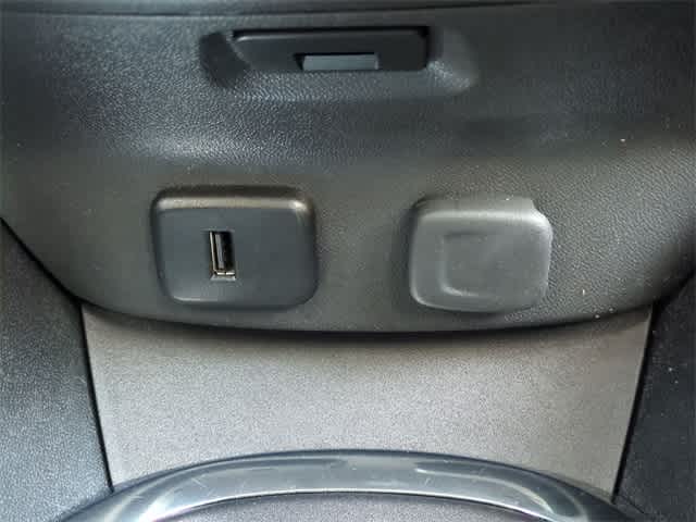 Thumbnail: 2017 Chevrolet Malibu - 31