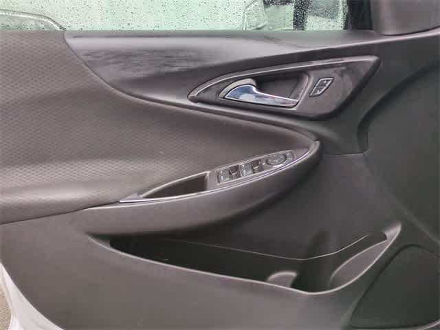 Thumbnail: 2017 Chevrolet Malibu - 31