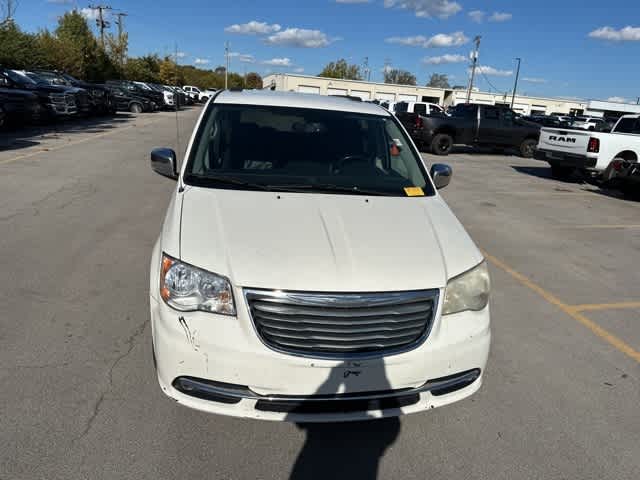 Thumbnail: 2012 Chrysler Town & Country - 22