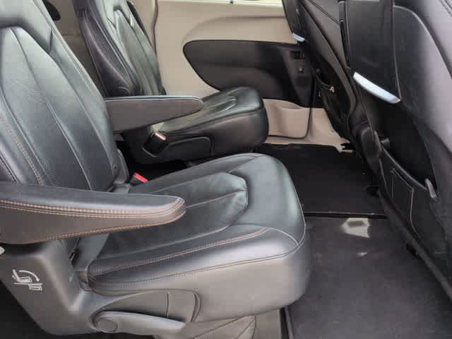 Thumbnail: 2018 Chrysler Pacifica - 20