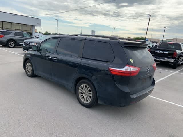Thumbnail: 2016 Toyota Sienna - 15