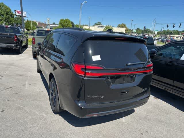 Thumbnail: 2027 Chrysler Pacifica - 11