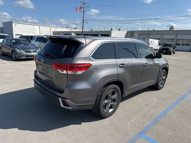 Thumbnail: 2017 Toyota Highlander - 22