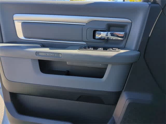 Thumbnail: 2019 RAM 1500 Classic - 30