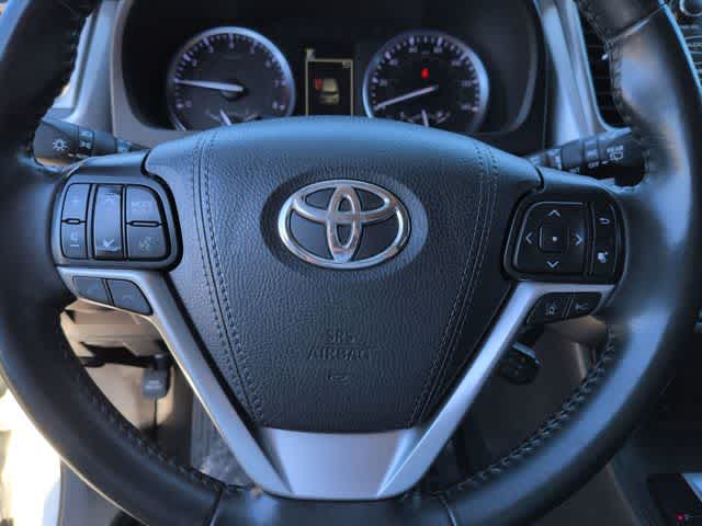 Thumbnail: 2019 Toyota Highlander - 23