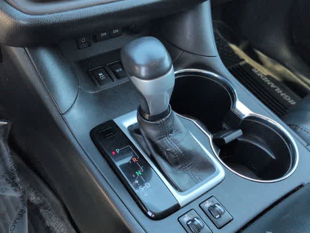 Thumbnail: 2017 Toyota Highlander - 34