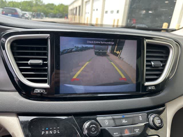 Thumbnail: 2022 Chrysler Pacifica - 8