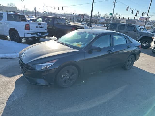 Thumbnail: 2023 Hyundai Elantra - 10