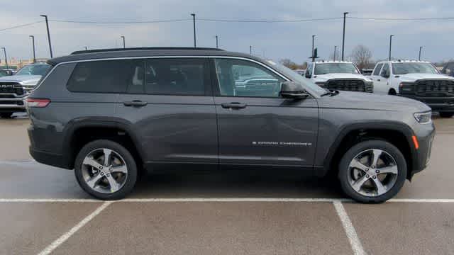 Thumbnail: 2026 Jeep Grand Cherokee L - 9
