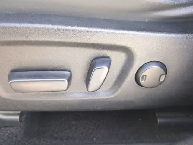 Thumbnail: 2016 Toyota Highlander - 18