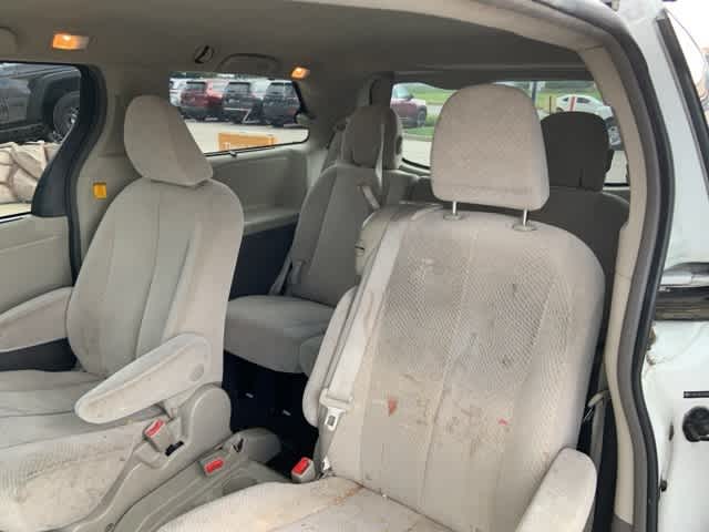 Thumbnail: 2011 Toyota Sienna - 6