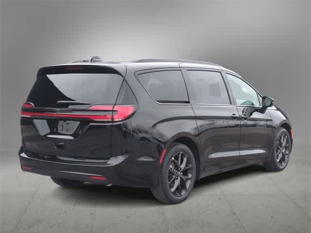 Thumbnail: 2026 Chrysler Pacifica - 8