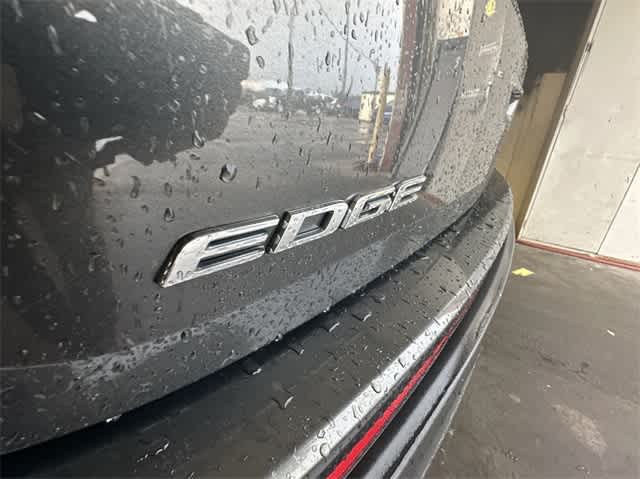 2015 Ford Edge SE 11