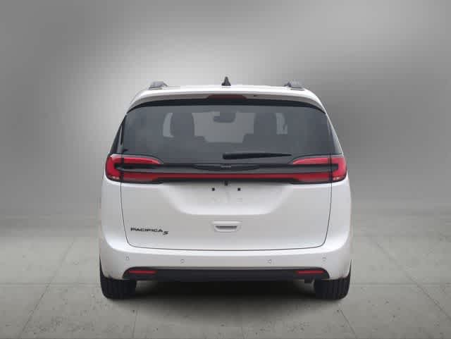 Thumbnail: 2026 Chrysler Pacifica - 7