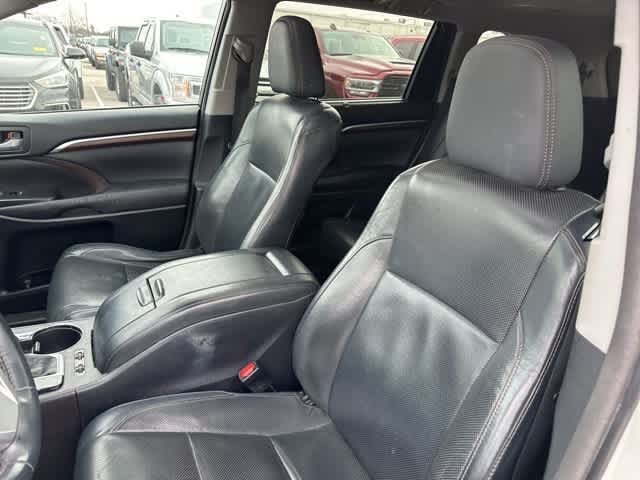 Thumbnail: 2016 Toyota Highlander - 4